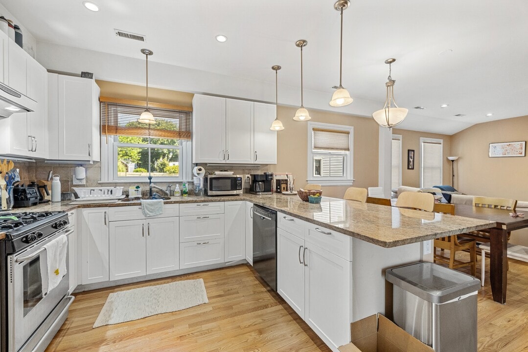 201 Norfolk St, Unit apt 1 in Cambridge, MA - Building Photo