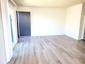 16661 Blanton Ln, Unit B in Huntington Beach, CA - Foto de edificio - Building Photo