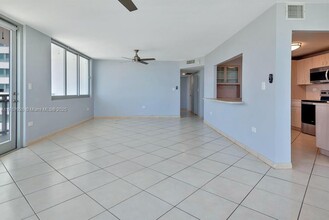7135 Collins Ave, Unit 615 in Miami, FL - Building Photo - Building Photo