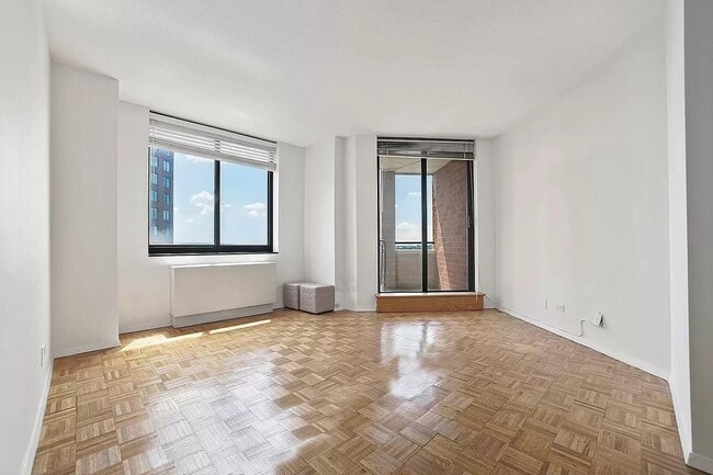 377 Rector Pl in New York, NY - Building Photo - Building Photo