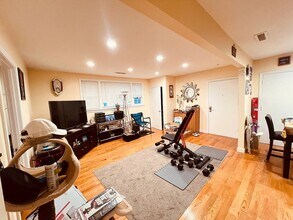 41 Davis Ave, Unit Unit 4 in Norwood, MA - Building Photo - Building Photo
