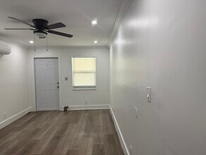 2500 Franklin Dr, Unit Private Studio in Fort Lauderdale, FL - Foto de edificio - Building Photo