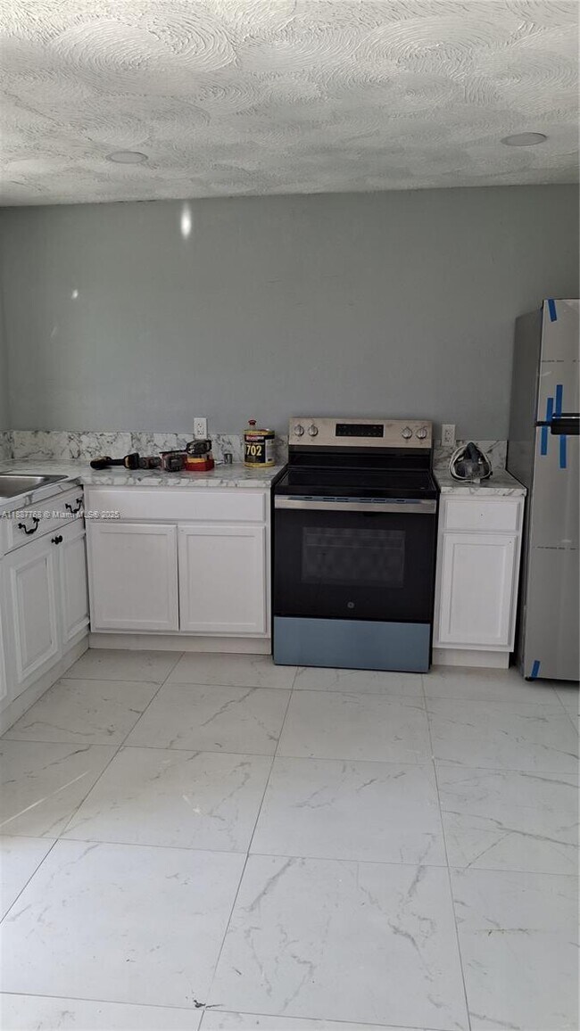 598 E 41st St-Unit -A in Hialeah, FL - Building Photo - Building Photo