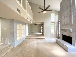 12303 Longfellow Dr in Montgomery, TX - Foto de edificio - Building Photo