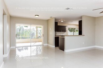 8320 NW 24th Pl in Sunrise, FL - Building Photo - Building Photo