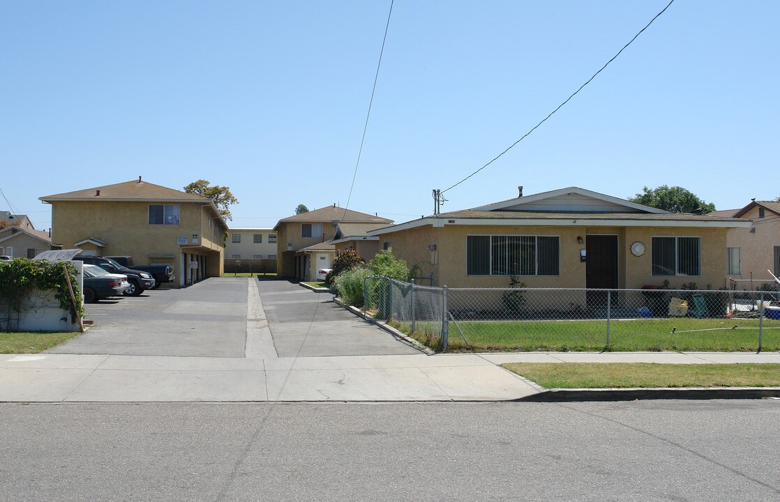 236-252 Wolff St in Oxnard, CA - Building Photo