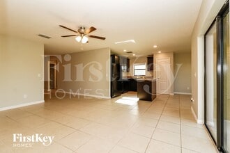 1875 Amber Sweet Cir in Dundee, FL - Foto de edificio - Building Photo