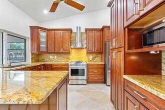 9600 NW 18th St in Plantation, FL - Building Photo - Building Photo