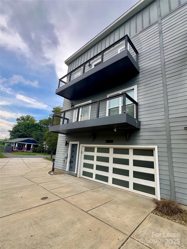 1106 N Alexander St in Charlotte, NC - Building Photo - Building Photo