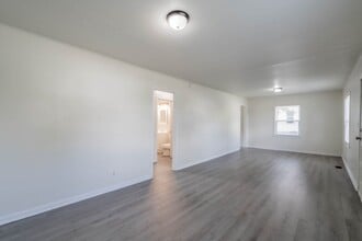 5372 S 36th W Ave in Tulsa, OK - Building Photo - Building Photo