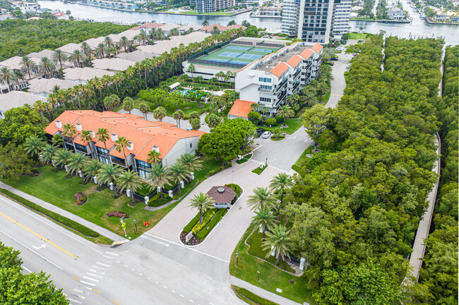 Regency Highland in Highland Beach, FL - Foto de edificio - Building Photo