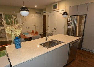 45 Burnett St, Unit 201 in Boston, MA - Building Photo - Building Photo