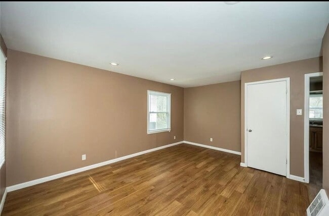 325 Caithness Rd in St. Louis, MO - Foto de edificio - Building Photo