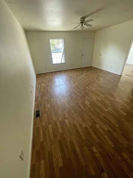 261 Bayless St in Pulaski, TN - Foto de edificio - Building Photo