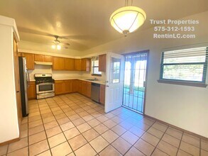 978 Ivydale Dr in Las Cruces, NM - Foto de edificio - Building Photo