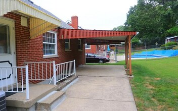 1614 Centerridge Ave in Cincinnati, OH - Foto de edificio - Building Photo
