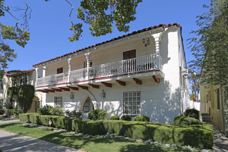 438 S Maple Dr in Beverly Hills, CA - Foto de edificio - Building Photo