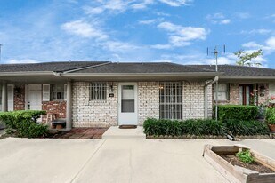 44 W Tri Oaks Ln in Houston, TX - Building Photo