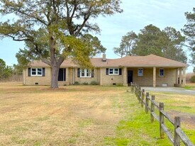 1301 Munden Rd in Virginia Beach, VA - Building Photo