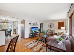 8213 Quinn Rd in Bloomington, MN - Building Photo - Building Photo