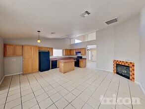 6619 Clover Wood Ln in Las Vegas, NV - Foto de edificio - Building Photo