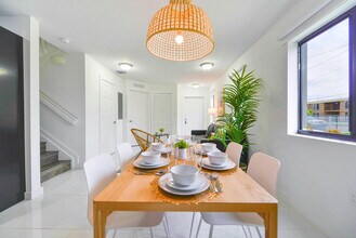 2241 NW 50th St in Miami, FL - Building Photo - Building Photo