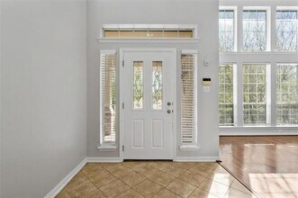 8036 Ocean Dr in Fort Worth, TX - Foto de edificio - Building Photo