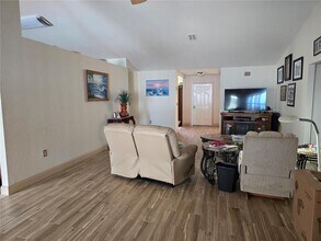8473 Bay Dr in Spring Hill, FL - Building Photo - Building Photo