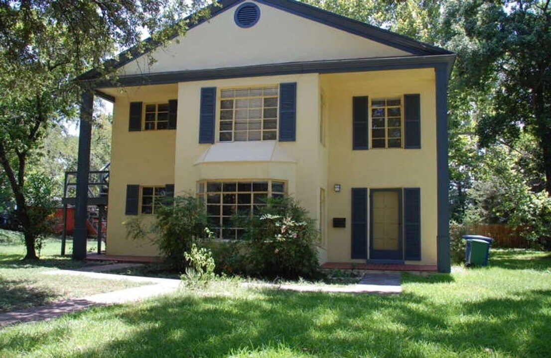 1305 Kirkwood Rd in Austin, TX - Building Photo
