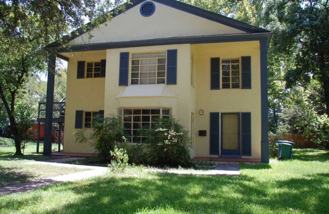 1305 Kirkwood Rd