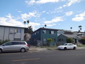 3853 Montclair St in Los Angeles, CA - Building Photo - Building Photo