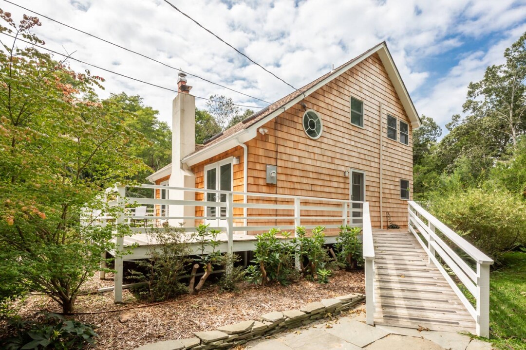 7 Driftwood Ln in East Hampton, NY - Building Photo