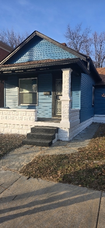 property at 1543 W Ormsby Ave