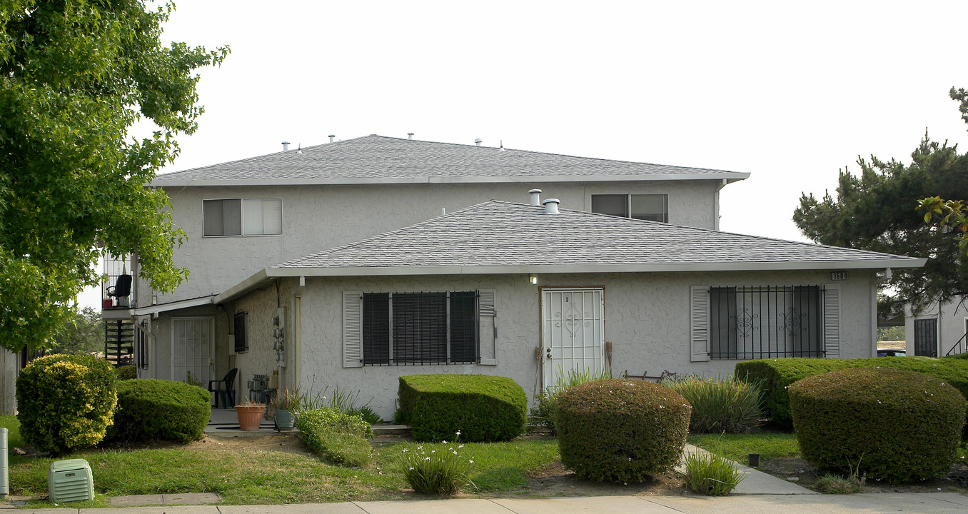 1608 Sycamore Dr in Antioch, CA - Building Photo