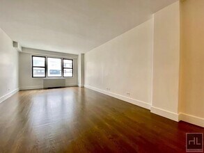 220 E 63rd St in New York, NY - Building Photo - Building Photo