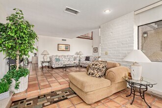 7401 N Scottsdale Rd in Paradise Valley, AZ - Building Photo - Building Photo