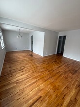 916 Walnut St, Unit 1 in Roselle, NJ - Foto de edificio - Building Photo