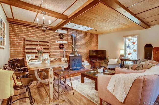 1024 N Marion St, Unit Carriage House - #301 in Denver, CO - Building Photo - Building Photo