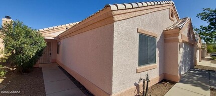 2270 W Silver River Way in Tucson, AZ - Foto de edificio - Building Photo