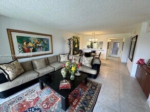 1911 Sabal Palm Dr, Unit 304 in Davie, FL - Building Photo - Building Photo