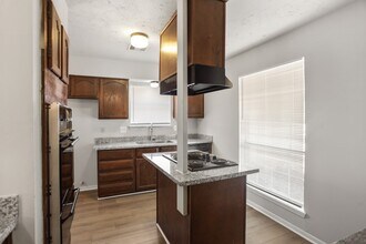 2035 Lexington Woods Dr in Spring, TX - Building Photo - Building Photo