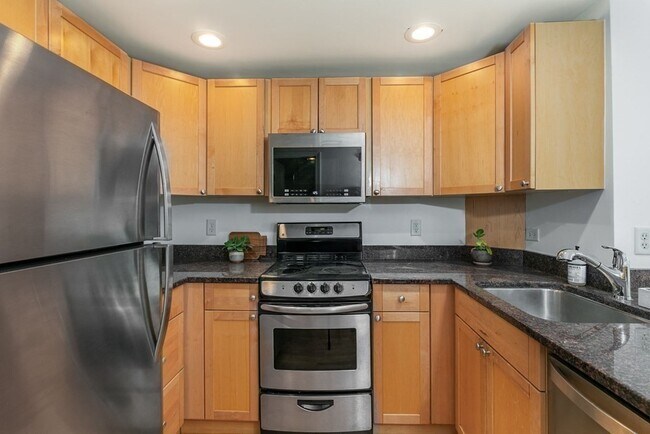 19 Glenview Rd, Unit 2 in Quincy, MA - Building Photo - Building Photo
