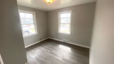 817 W Ridge Rd in Peoria, IL - Building Photo - Building Photo