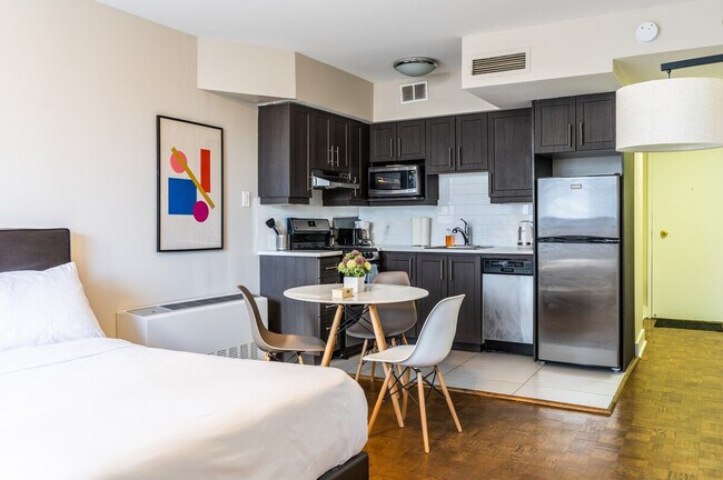 1245 Rue Redpath-Crescent in Montréal, QC - Building Photo - Building Photo