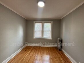 656 E 81st St in Chicago, IL - Building Photo - Building Photo