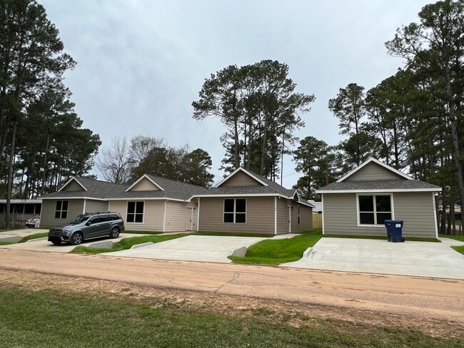 11595 Persimmon St in Willis, TX - Building Photo - Building Photo