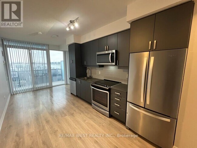 7895 Jane St in Vaughan, ON - Building Photo - Building Photo