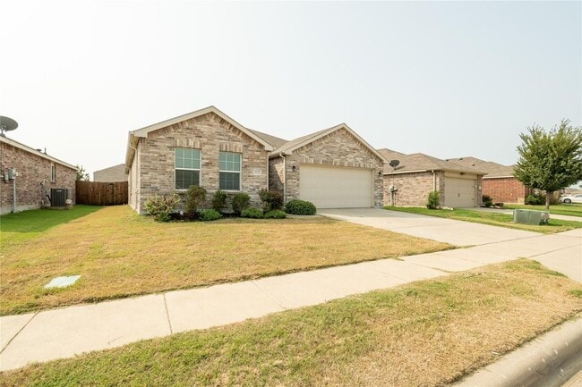 5829 Mountain Bluff Dr in Fort Worth, TX - Building Photo - Building Photo