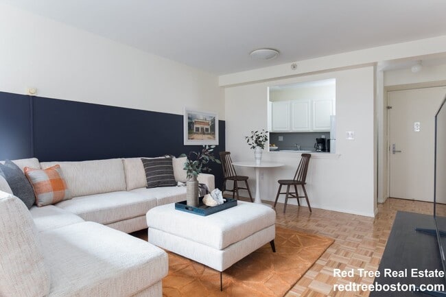 175 Freeman St in Brookline, MA - Building Photo - Building Photo