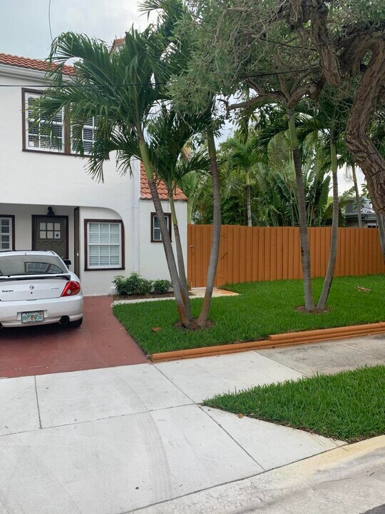 2607 Spruce Ave in West Palm Beach, FL - Building Photo